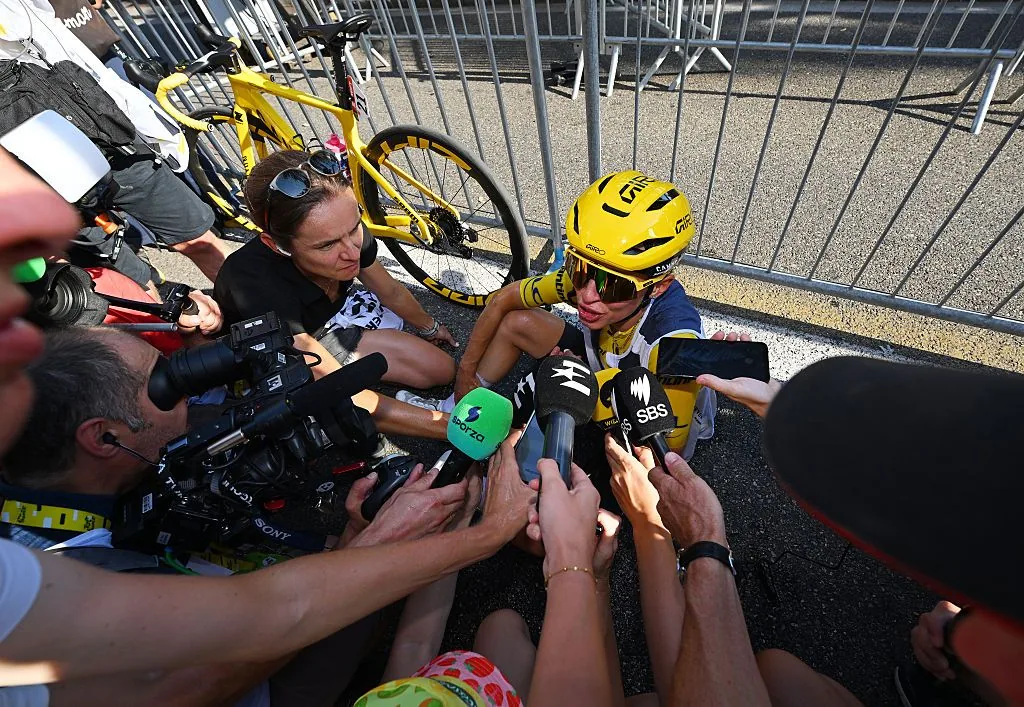 Tour de France Femmes: Vollering’s late escape for yellow leaves Niewiadoma fuming