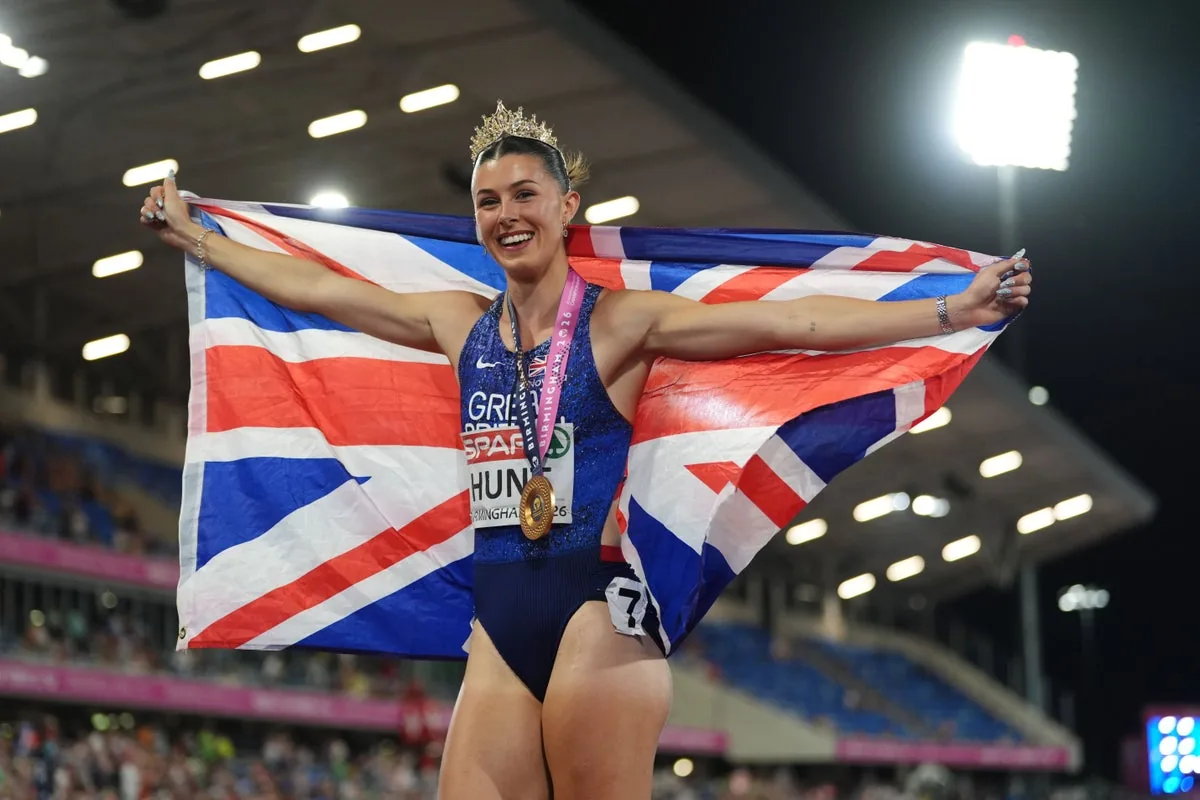 Quicksilver Amy Hunt flies to glorious golden double with 200m triumph