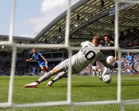 Jack Hinshelwood scores Brighton’s fourth goal