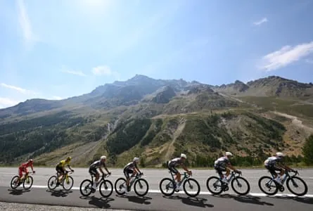 A group rides through the mountains during the 2025 Vuelta
