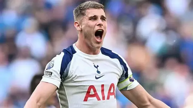 Micky van de Ven of Tottenham Hotspur celebrates his team's goal during the Premier League match between Tottenham Hotspur and Everton at Tottenham Hotspur Stadium
