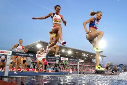 Elise Thorner (right) clears the water jump in the women’s 3000m steeplechase final.