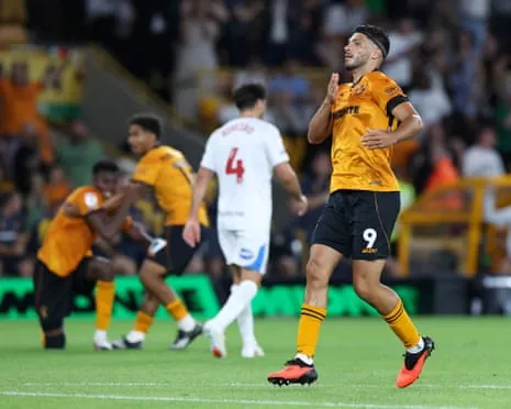 Raul Jimenez scores a late equaliser for Wolves!